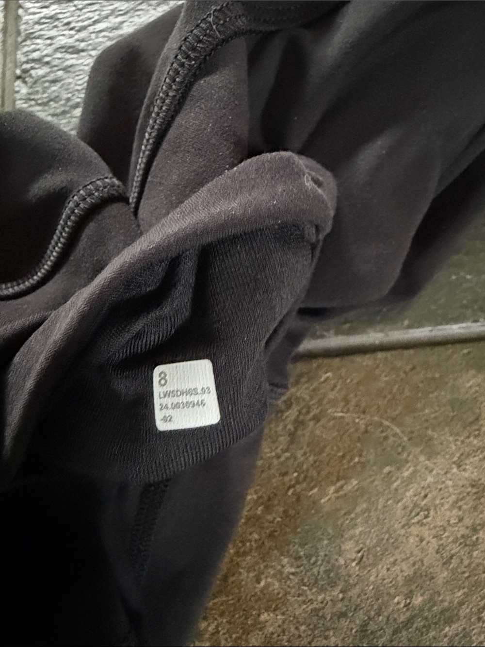 Lululemon women’s slim cut joggers excellent condition. No flaws. - Picture 2 of 4